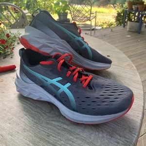 ASICS NOVABLAST 2